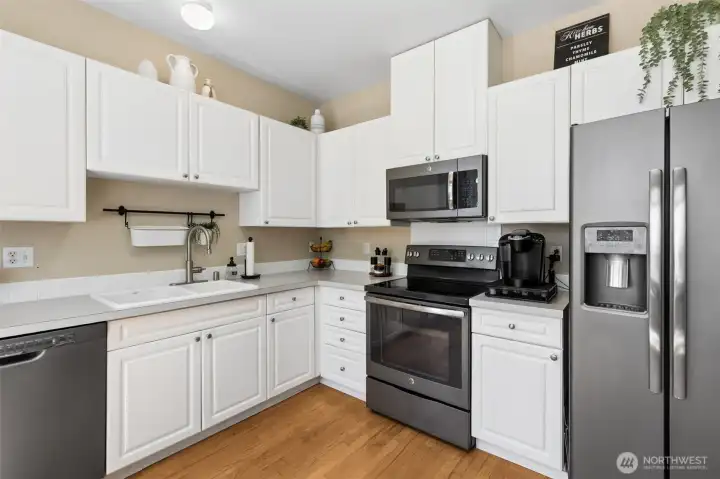 Another view of the kitchen.