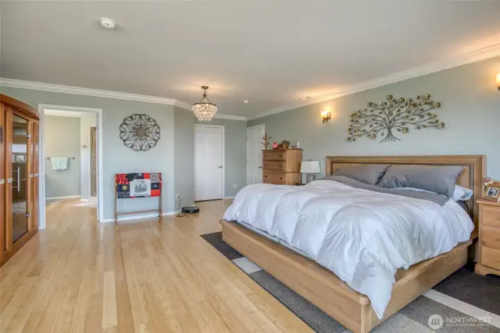 This primary Bedroom will be the place to hibernate after long walks on the beach or fishing off the stone Jetty!