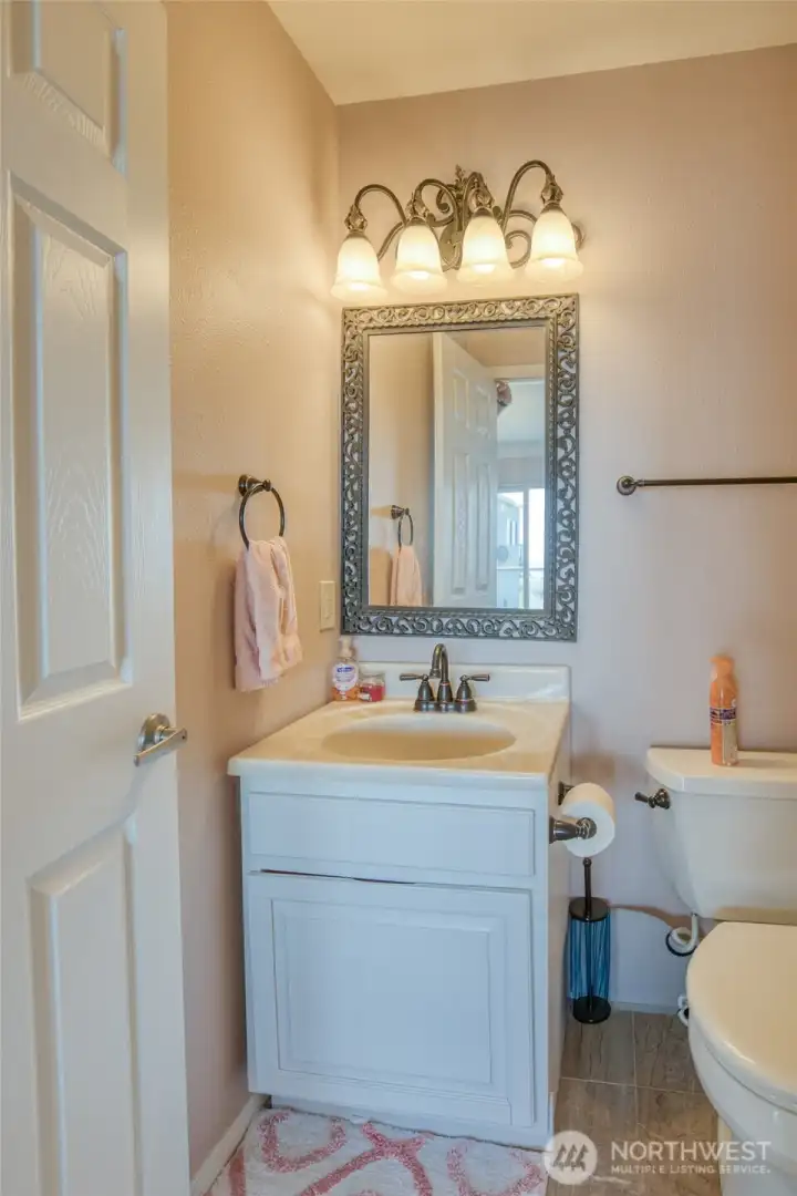The Queen's en-suite continues with Marble flooring, a quaint Granite topped vanity!