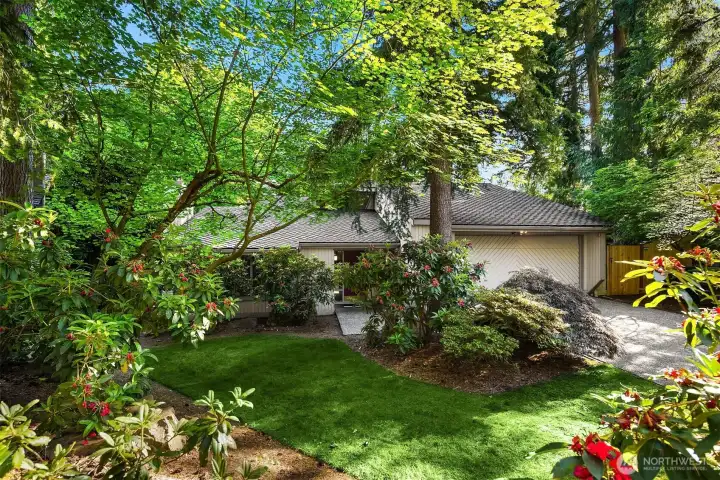 Beautiful front yard, blanketed with mature landscaping and lush greenery. Beautiful front yard, blanketed with mature landscaping and lush greenery.