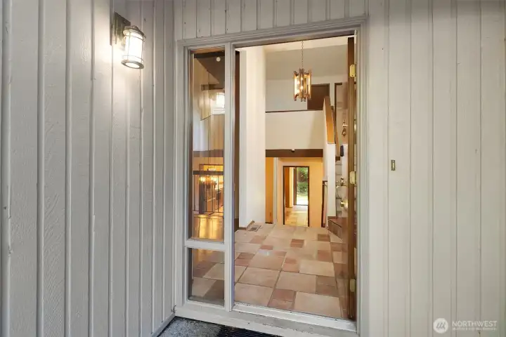 Welcome in! Welcome in!