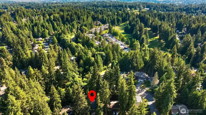 Aerial view, highlighting the surrounding area. Aerial view, highlighting the surrounding area.
