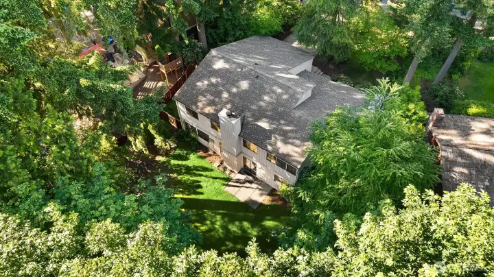 A fantastic opportunity to add your own style and vision in a sought-after neighborhood! A fantastic opportunity to add your own style and vision in a sought-after neighborhood!
