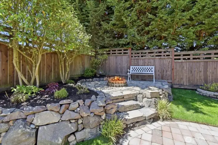 Firepit area! Firepit area!