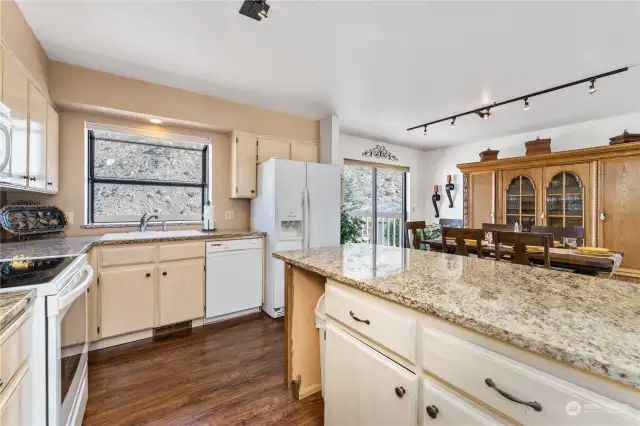 Fresh kitchen with granite counters