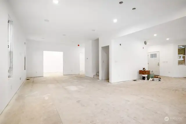 Tall ceilings, family / kitchen / dining / living room