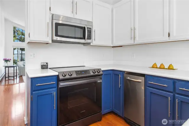 The Oven has never been used and all appliances are in good condition.