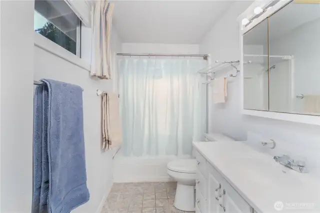 Full bath serving both bedrooms.