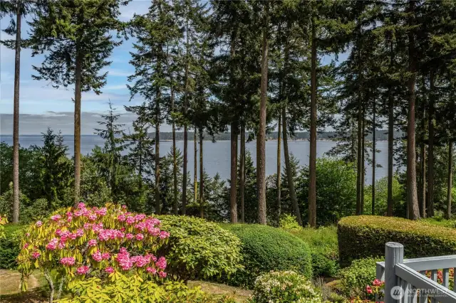 The landscaping is maintained by the HOA.