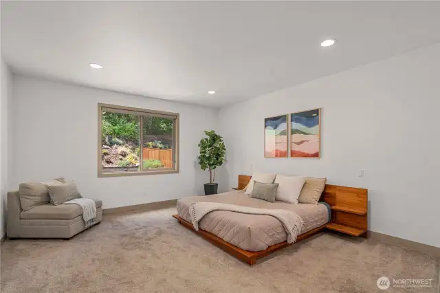 Spacious primary bedroom!