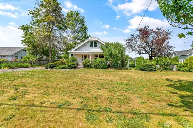 This charming home is located on the West side of Lynden and sits on a 16,141 square foot lot.