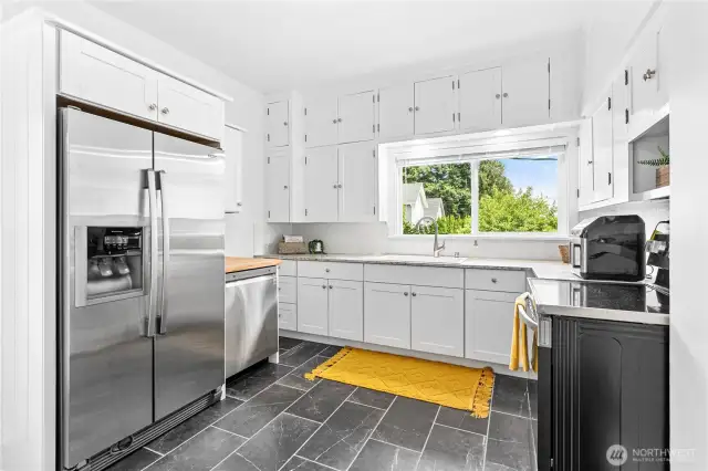 Brand-new, stainless-steel appliances.