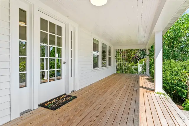 Charming covered front deck.