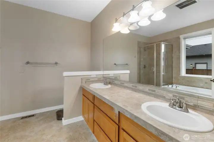 Primary bedroom 5-piece bathroom