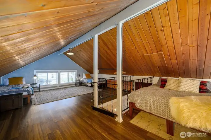 Upstairs loft, sleeps 4-6