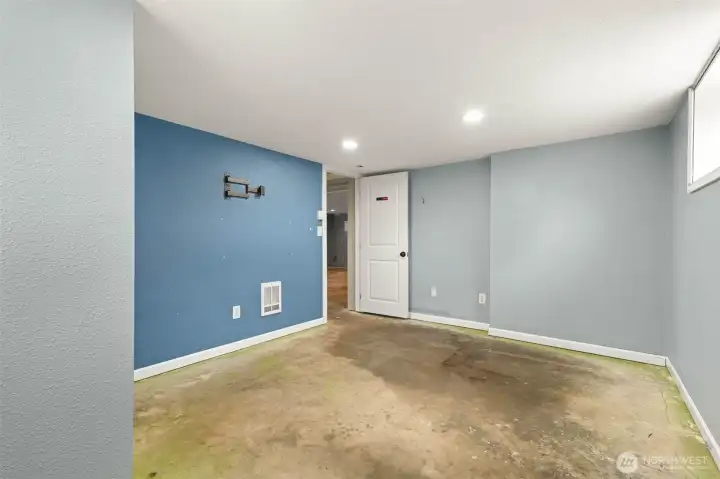 Downstairs Bedroom 1