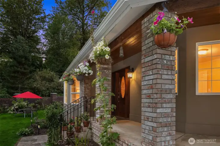 This is the idyllic Woodinville retreat that's been calling you!