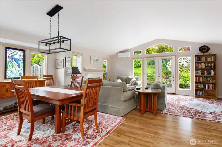 Dining & living room