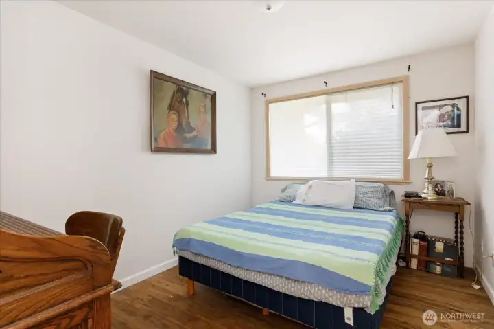2nd bedroom
