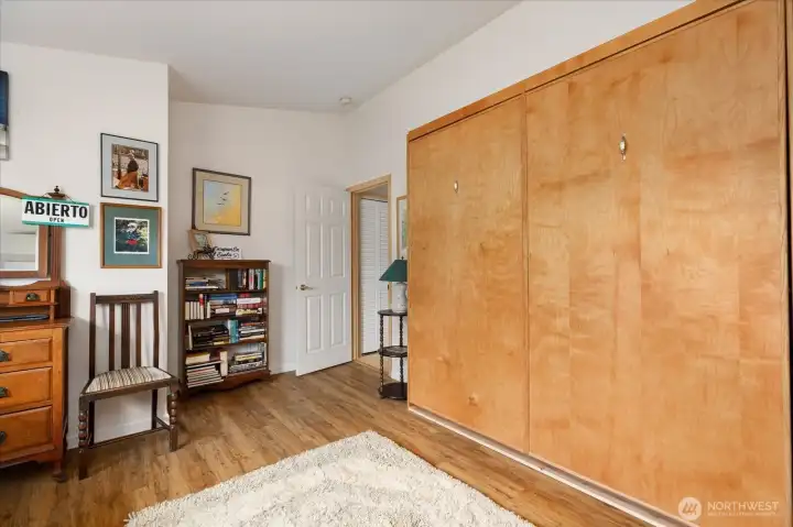 3rd/Murphy bed room