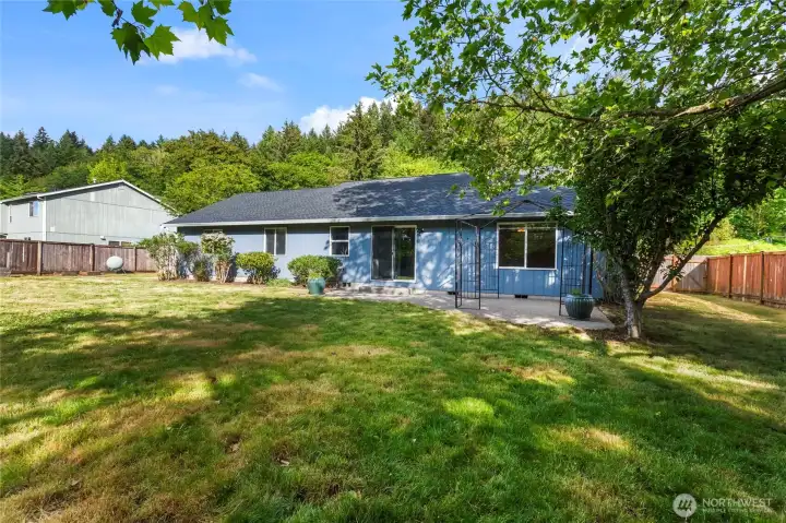 Another view of this awesome fully fenced back yard.