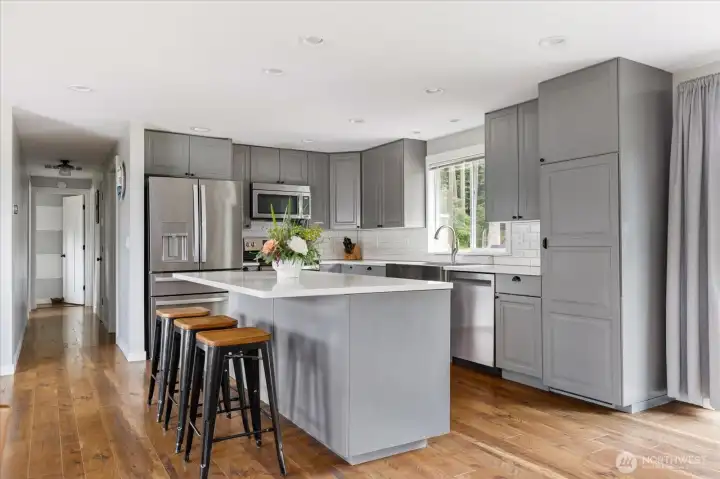 Generously sized kitchen Island Generously sized kitchen Island