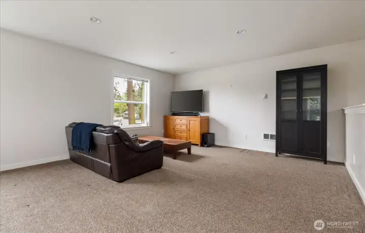 Spacious Upstairs Family Room Spacious Upstairs Family Room