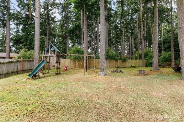 Plenty of space in the backyard for playscapes, gardens, and endless possibilities! Plenty of space in the backyard for playscapes, gardens, and endless possibilities!