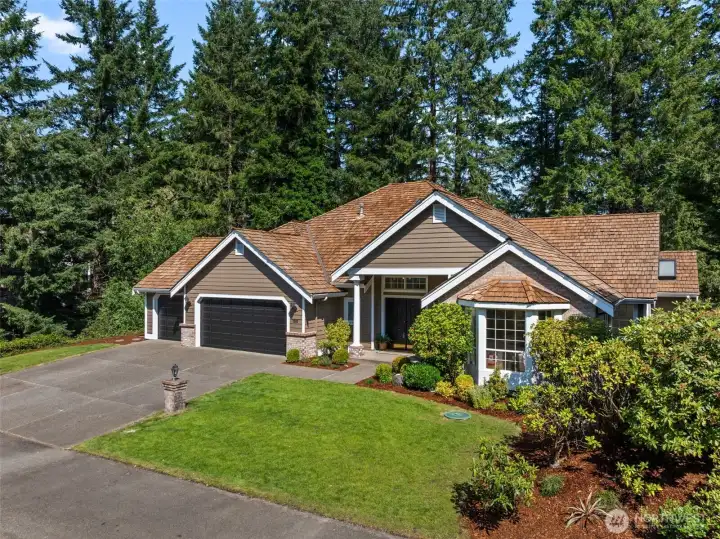 oversized yard w/ 3 car garage oversized yard w/ 3 car garage