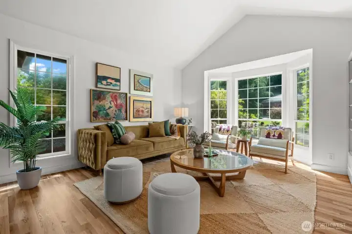 sitting room off entry w/ vaulted ceilings sitting room off entry w/ vaulted ceilings
