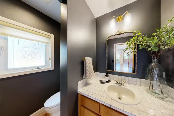 1/2 bath off entry 1/2 bath off entry