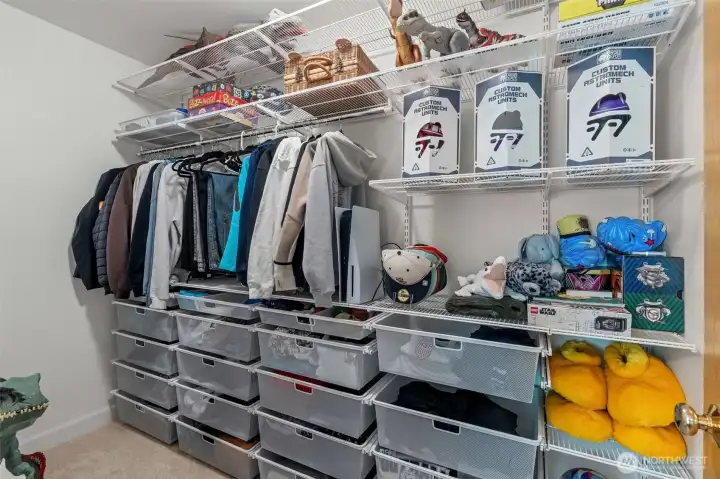 2nd bedroom walkin closets 2nd bedroom walkin closets