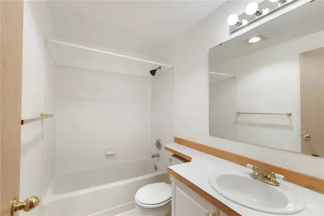 Upper Full bath