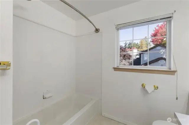 Upper 2nd full bath