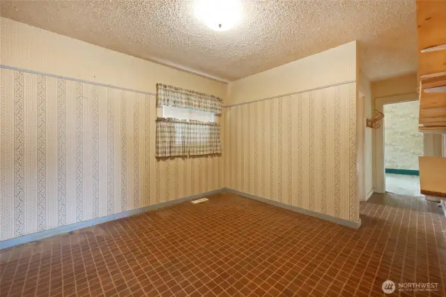 Dining room off of kitchen
