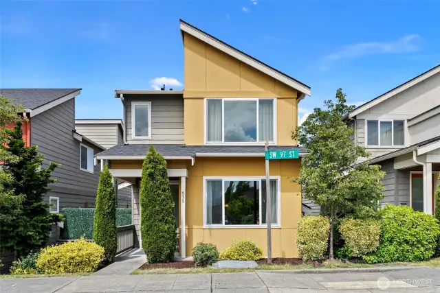 Welcome to this pristine and turnkey home in the desirable Greenbridge community!