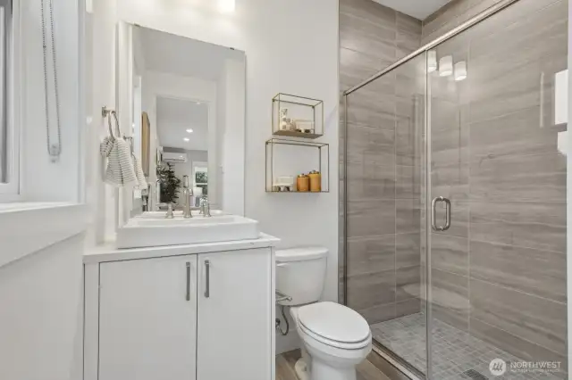 Lower floor ensuite bath (Facade, Ext Colors, Interior Photos & Floor Plans for illustrative purposes only. Actual Facade, Ext Colors, Interiors & Floor Plans may differ.)