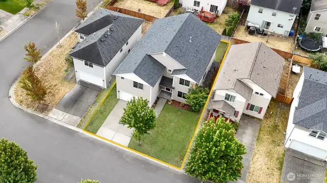 Yellow boundary lines are approximate. Buyer to verify to their own satisfaction. Grass has been digitally edited for photos.
