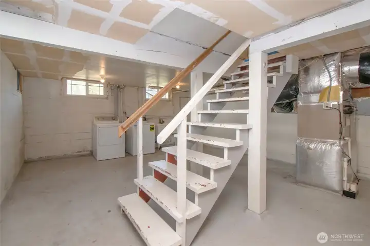 Basement w/Laundry