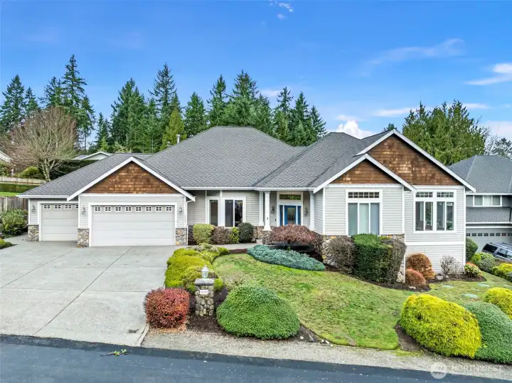 No need to look further!  This beautiful nearly 3,000 sq ft rambler overlooking Puget Sound and Mt. Rainier is exactly what you've been looking for.
