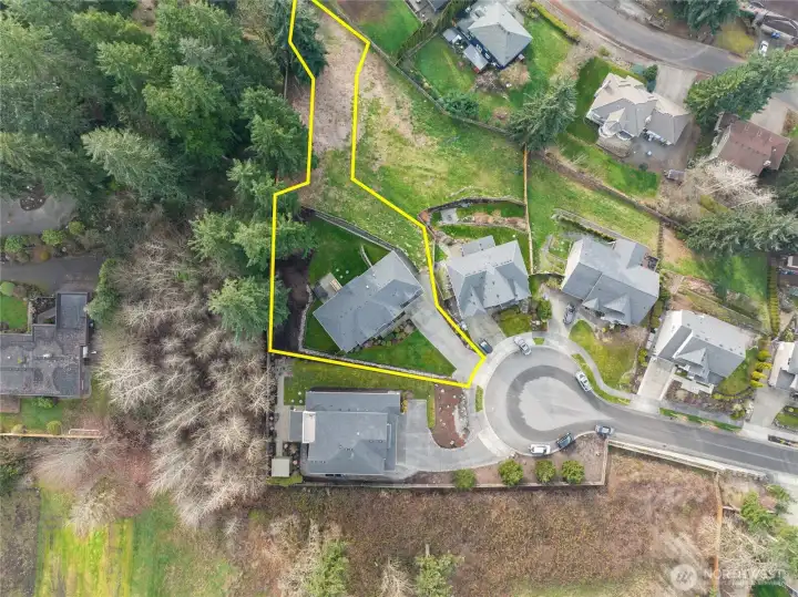 Situated in the highly desirable Simon’s Creek community, known for its quiet streets and quality homes. A location that blends comfort and convenience.