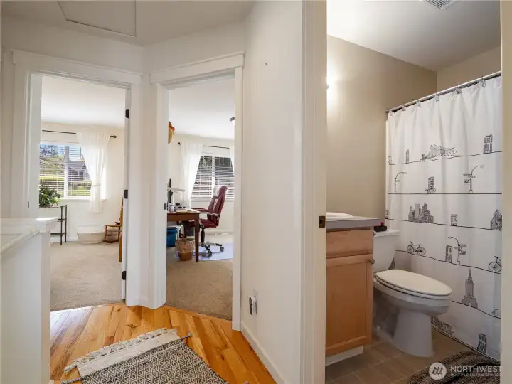 The landing is super-efficient. Easy access to everything.