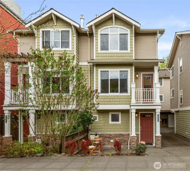 6522 5th Ave NE, a townhouse with charm!