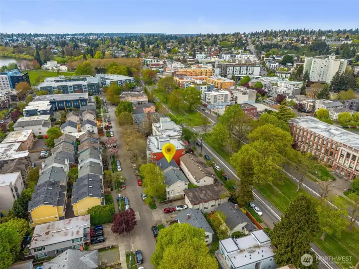 Minutes to the Roosevelt Light Rail station + PCC + Whole Food, this location is the backdrop to a thriving lifestyle.