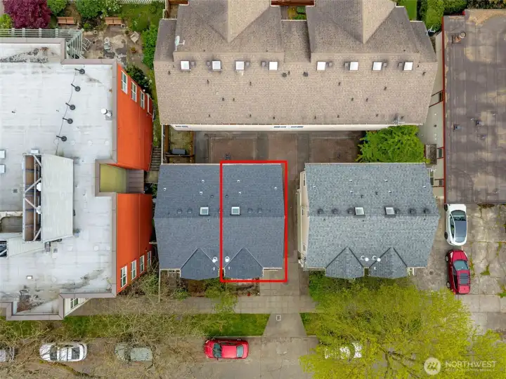 End unit and connected to only 1 other unit