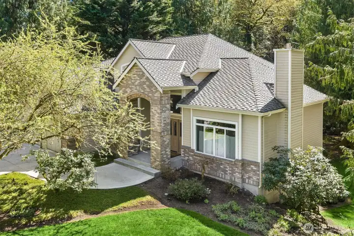 Tucked into nature in the heart of Maple Valley~