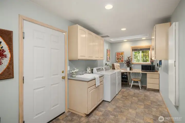 You will LOVE this Utility Room on the Main level~