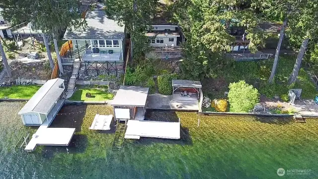 Another view showing the deep water in front of the dock... perfect for diving in to refresh!.