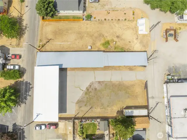 Potential for two 4-plexes on larger lot, ideal for investor portfolio