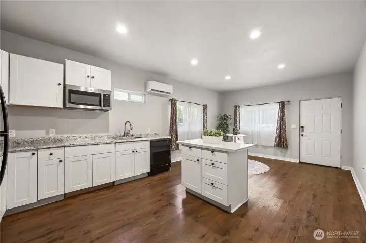 More room for guest/office e.t.c